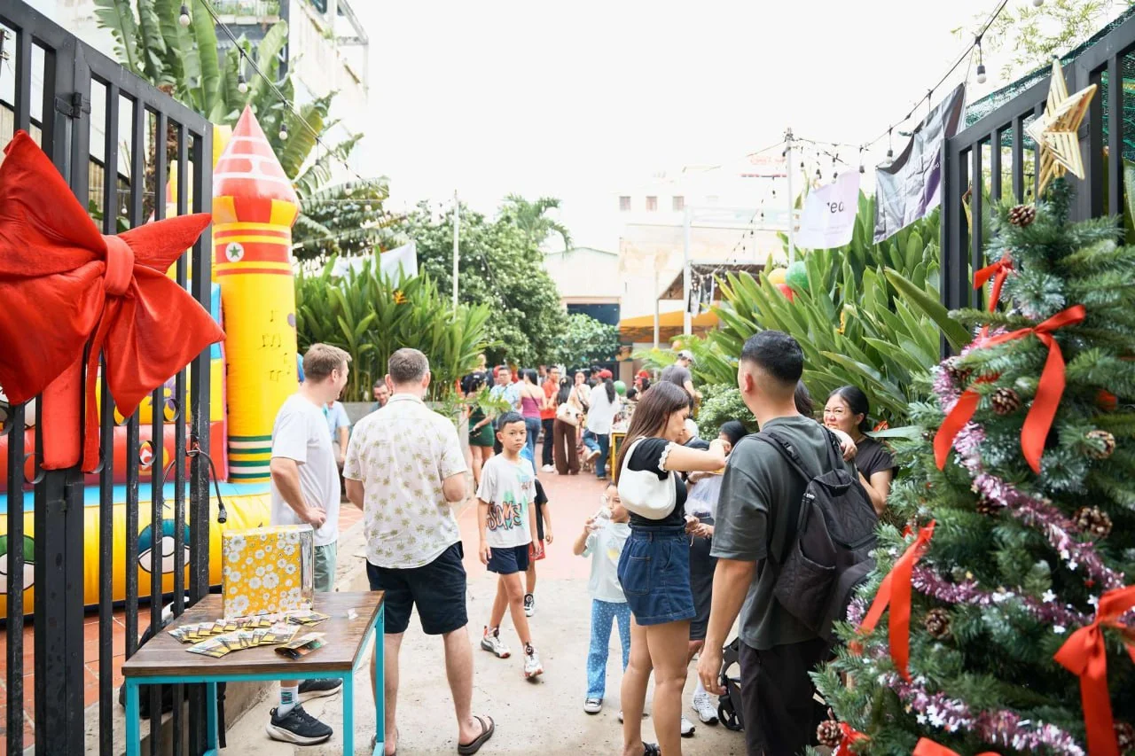 Visitors at the previous Christmas flea market.